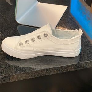 Blowfish white play sneakers NWT